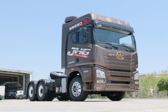 Jiefang JH6 6x4 4x2 8x4 トラクター 運転席とマルチメディアシステム