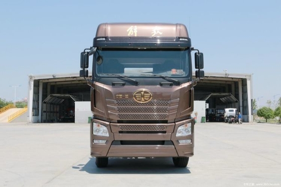 Jiefang JH6 6x4 4x2 8x4 トラクター 運転席とマルチメディアシステム