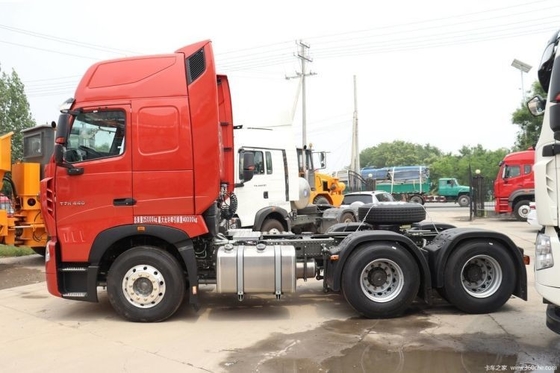 シノトルク HOWO T7H 440HP 6X4 500-600Lの燃料タンク容量を持つ危険な化学トラクター