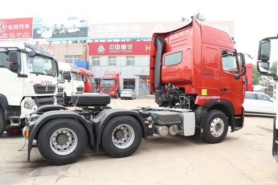 シノトルク HOWO T7H 440HP 6X4 500-600Lの燃料タンク容量を持つ危険な化学トラクター