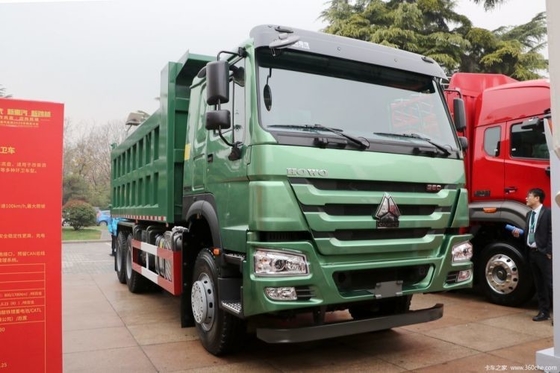 国産重貨車HOWO 6X4 336hp 21-30Tの荷物と2人の乗客のためのダンプトラック