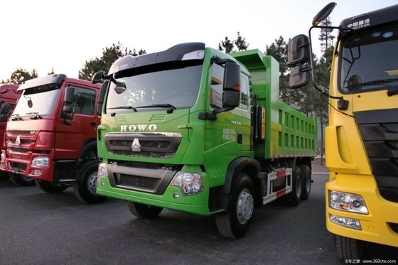 国産重型トラック HOWO T5G 6X4 5.8m ダンプトラック 310HP エンジン容量と2人の乗客