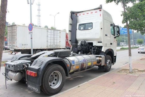 4×2 左手運転 シノトーク HOWO T7H 440HP LNG トラクター トラック 16 進撃シフト