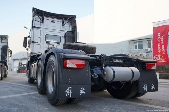 FAW Jiefang J7 重型トラック 560HP 6X4 マルチメディアシステム付き大型牽引トラックヘッド