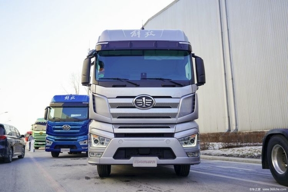 FAW Jiefang J7 重型トラック 560HP 6X4 マルチメディアシステム付き大型牽引トラックヘッド