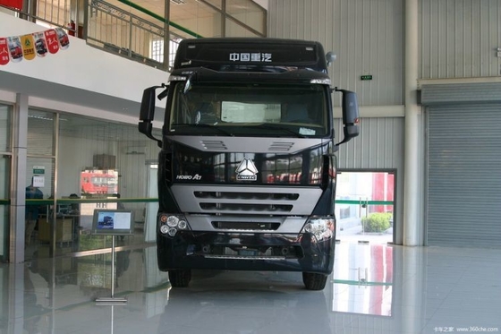 使用済みHOWO A7 6x4 トラクタートラック 400-500Lの燃料タンク容量とSINOTRUCKエンジン