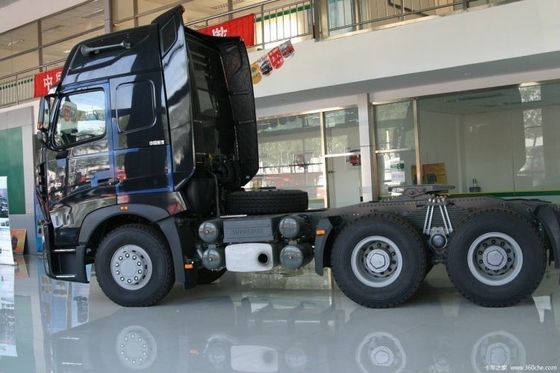 使用済みHOWO A7 6x4 トラクタートラック 400-500Lの燃料タンク容量とSINOTRUCKエンジン