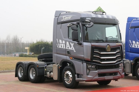 SINOTRUCK HOWO マックス 480 HP 6x4 危険品 トラクション トラックの頭 3人の乗客