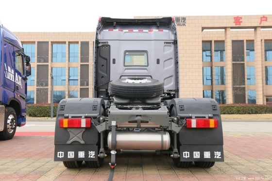 SINOTRUCK HOWO マックス 480 HP 6x4 危険品 トラクション トラックの頭 3人の乗客