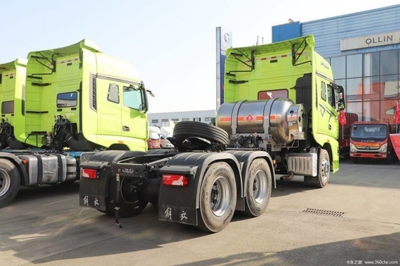 FAW Jiefang J7 重型トラック 6X4 LNG トラクショントラック 530hp エンジンとクルーズコントロール ACC