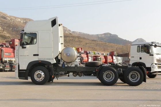 ドライブホイール 6X4 SinoTRUK HOWO T7H LNG トラクタートラック 440HP ロジスティック輸送用
