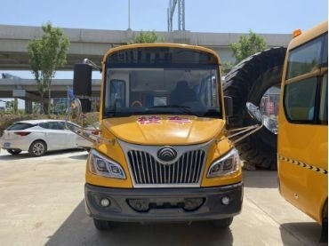 小学校バスのEURO 4排出基準 最大トルク 330N.m/1400-2400r/min