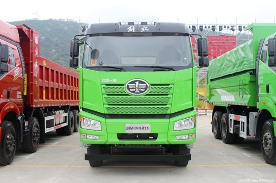 FAW Jiefang J6P重型トラック 420HP 8X4 6.5m 燃料タンク容量300-400Lのダンプトラック