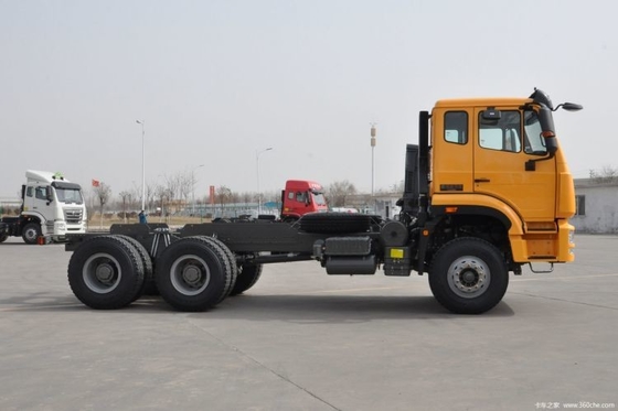 中古 SinotruK Haohan J5G 340hp 6X4 300-400Lの燃料タンク容量を持つダンプトラックシャシー