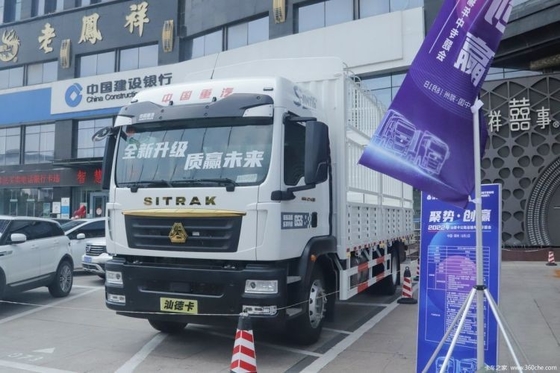 270 HP SINOTRUCK SITRAK G5S ラグジュアリー 4X2 6.8m AMT 自動トランスミッション 倉庫トラック