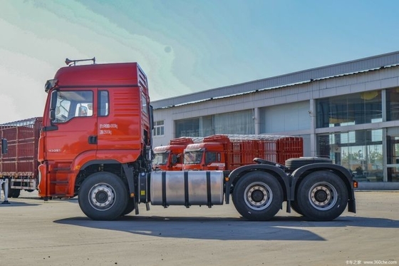 500-600Lの燃料タンク容量と351-450hpの馬力を持つシャックマンデロングM3000Sトラクター