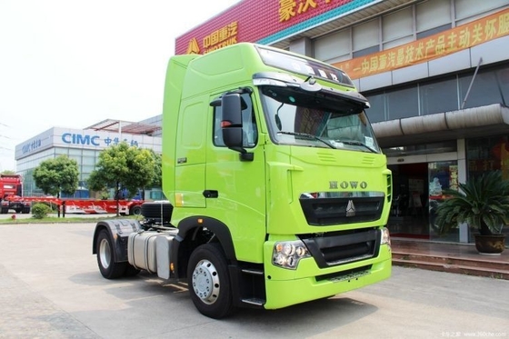 440馬力 4X2 Sinotruk HOWO T7H トラクター 2人の乗客と 8L エンジン容量